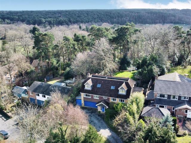 House for sale in Heatherside, Heol-las