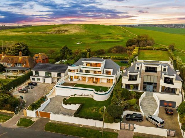 House for sale in Brighton Marina Village, Roedean