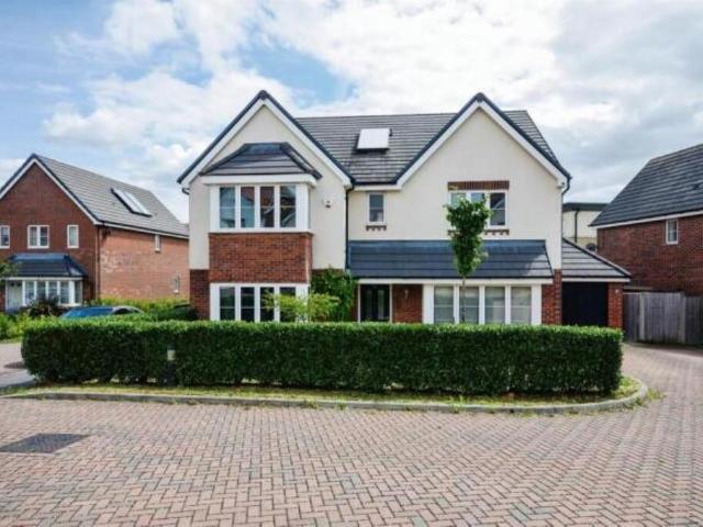 House for sale in Batchworth, Hertfordshire