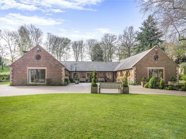 House for sale in Newmillerdam, West Yorkshire