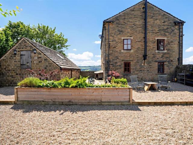 House for sale in Greetland, West Yorkshire