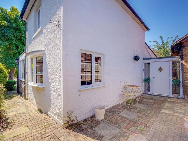 House for sale in The Butts, Kent