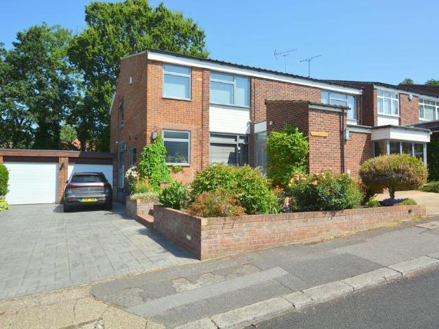 House for sale in Harrow Weald, Greater London