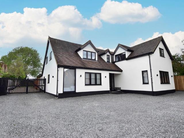 House for sale in Batchworth, Hertfordshire