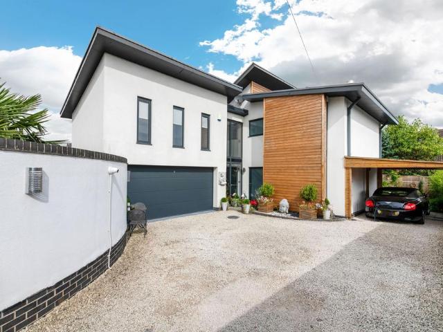 House for sale in Middlestown, West Yorkshire