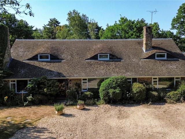 House for sale in Finchampstead