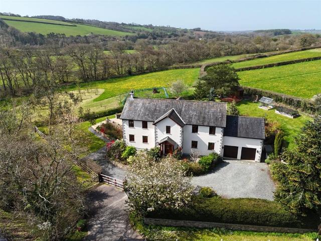 House for sale in Yeolmbridge, Cornwall