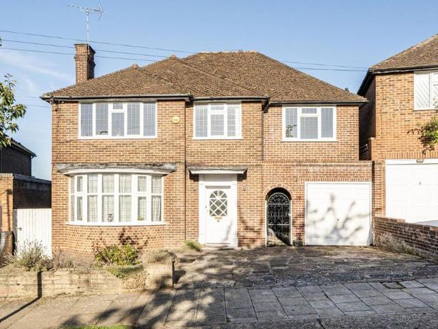 House for sale in Woodside Park, Greater London