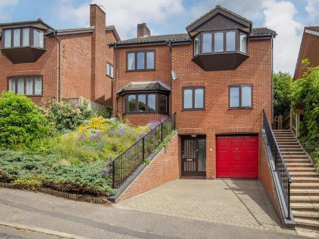House for sale in Westfield View, East Bank