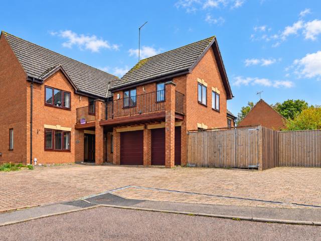 House for sale in Burton Latimer