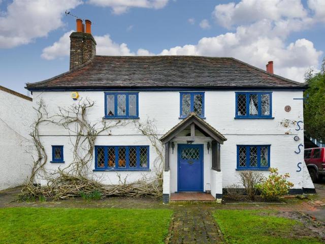 House for sale in Walton On The Hill, Red Hill