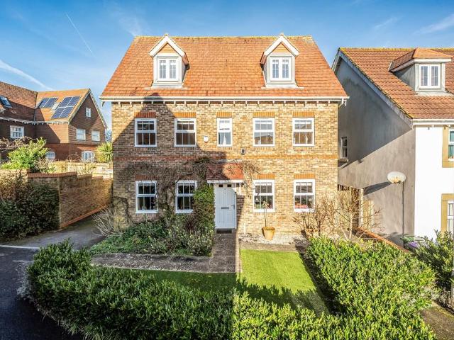 House for sale in Hawkinge, Folkestone