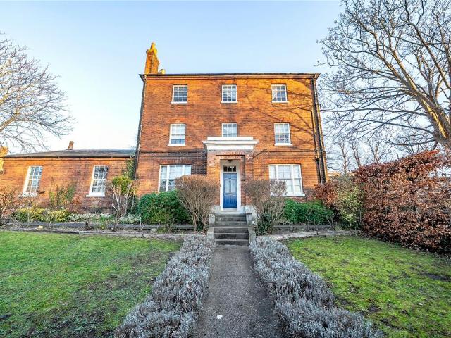 House for sale in Chatham