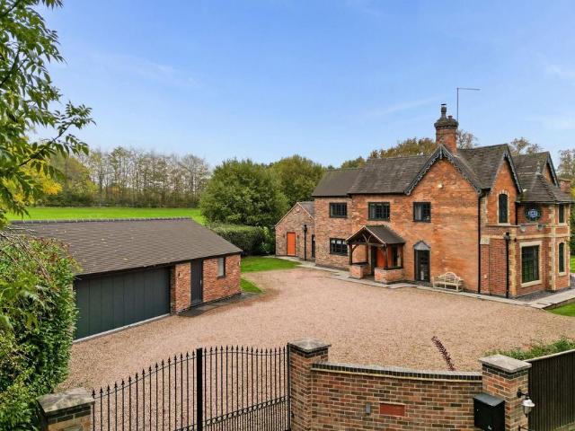House for sale in Bromsgrove, Worcestershire