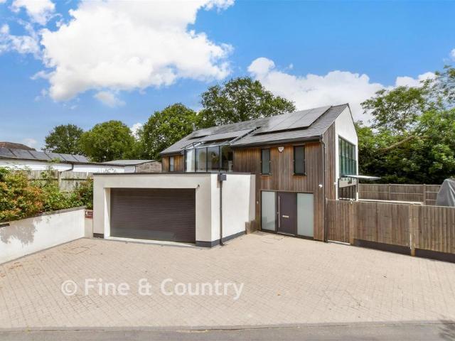 House for sale in Lambourne, Epping