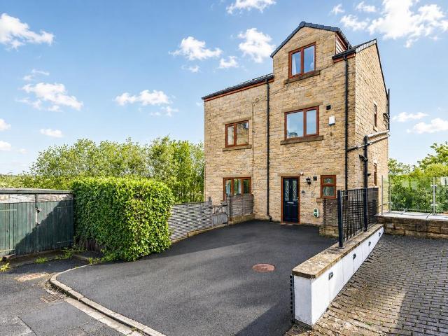 House for sale in Cleckheaton, West Yorkshire