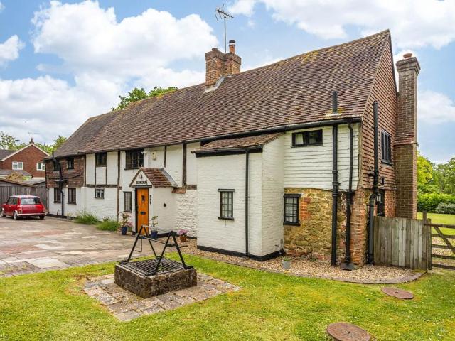 House for sale in Oxted, Hillview