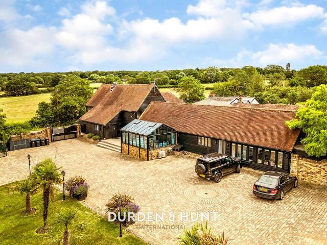 House for sale in Chigwell, Epping