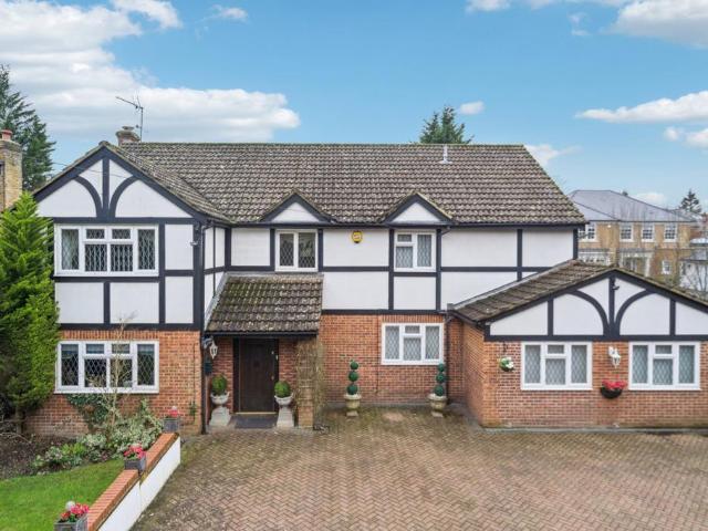 House for sale in Gerrards Cross, Tatling End