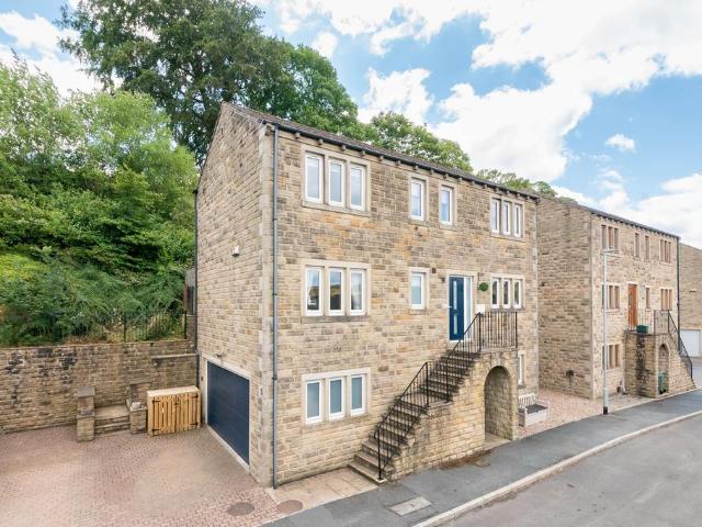 House for sale in Holme Valley, Holmfirth