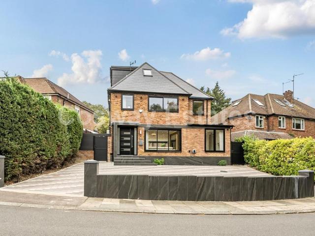 House for sale in Mill Hill, Greater London