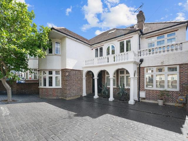 House for sale in Brondesbury, Greater London