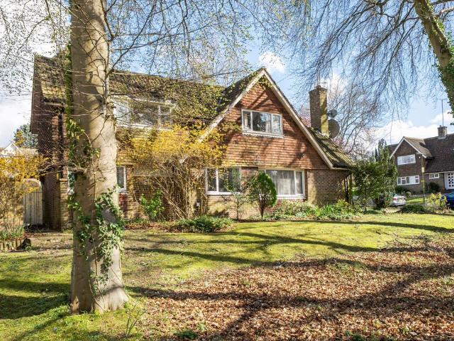 House for sale in Woodcote, Epsom
