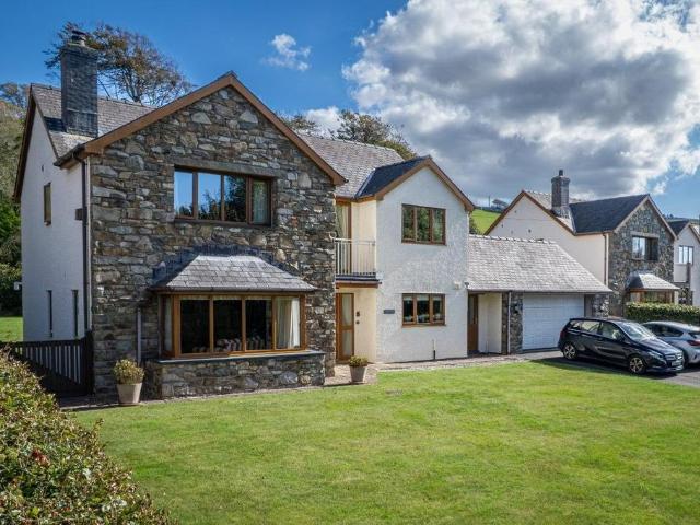 House for sale in Llwyngwril, Wales