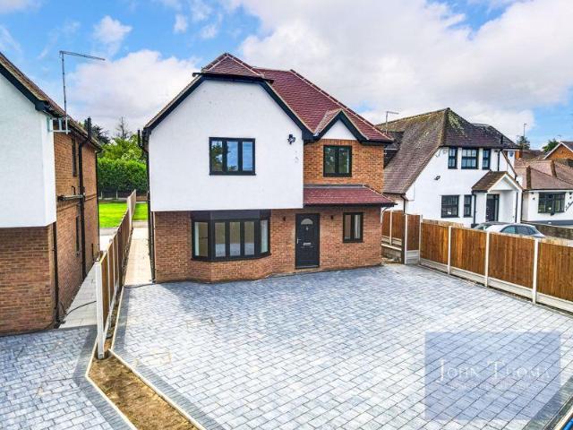 House for sale in Lambourne, Epping