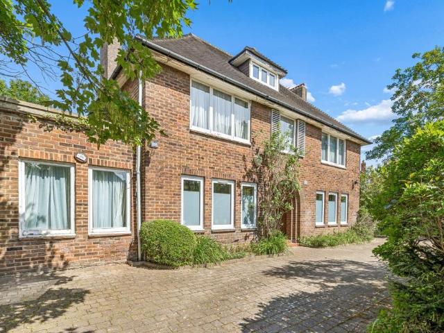 House for sale in Golders Green, Greater London