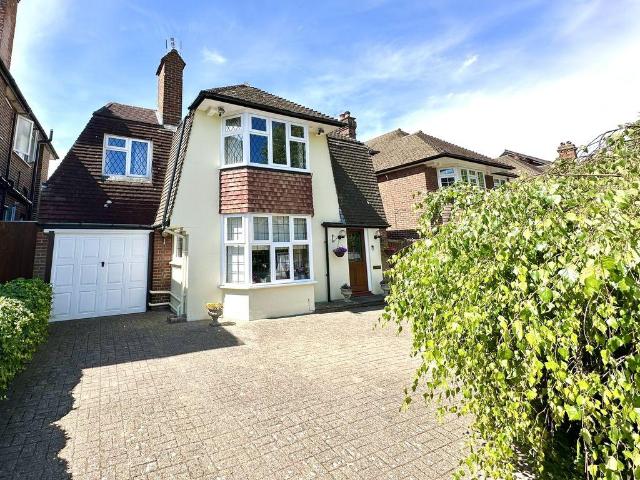 House for sale in Woodcote, Epsom