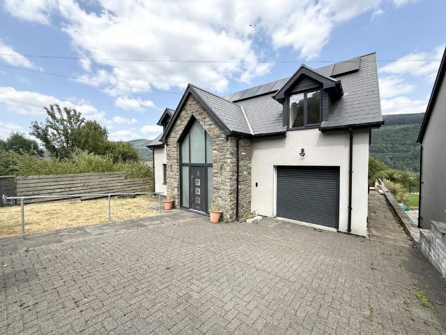 House for sale in Miskin, Wales
