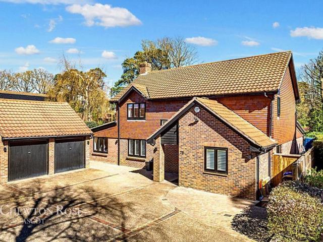 House for sale in North Ascot, Ascot
