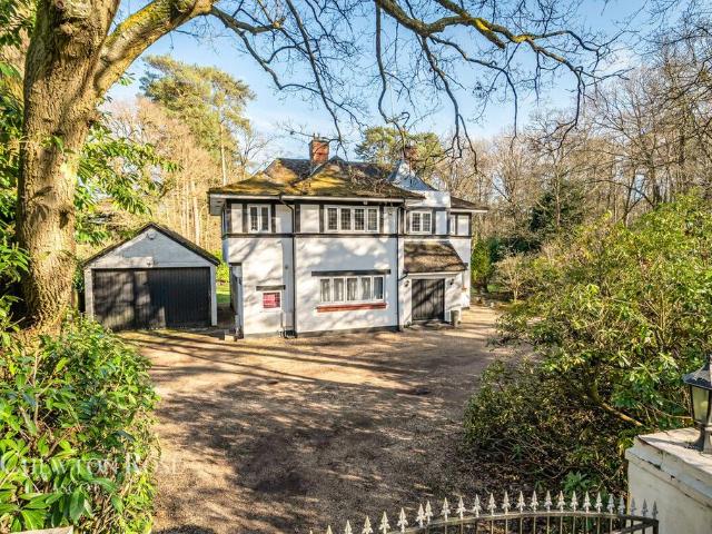 House for sale in Martin's Heron, Winkfield