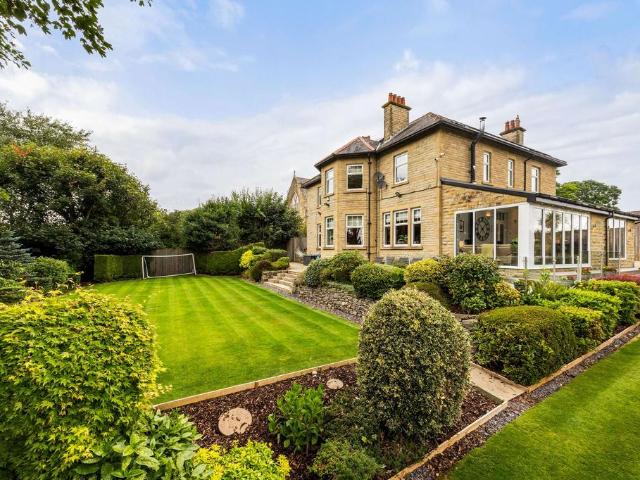 House for sale in Caldermoor, Burnedge
