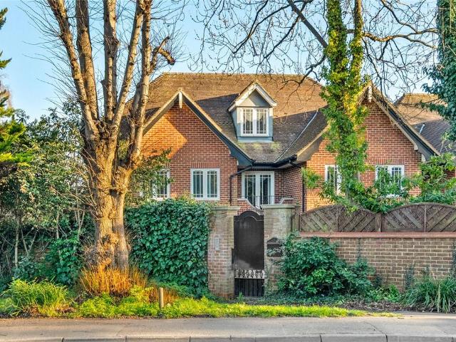 House for sale in Greater London