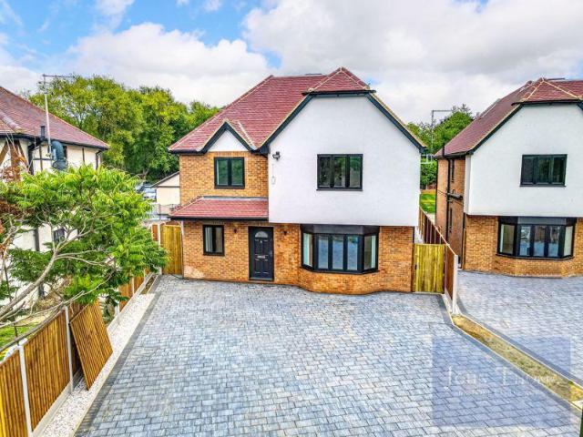 House for sale in Lambourne, Epping