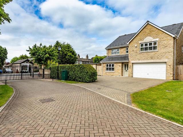 House for sale in Bailiff Bridge, West Yorkshire