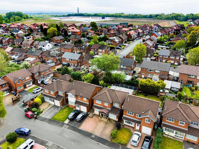 House for sale in Besses o' th' Barn, Bury