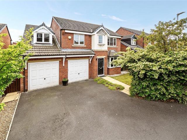 House for sale in Carlton, West Yorkshire