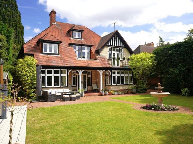 House for sale in Heol-las, Surrey