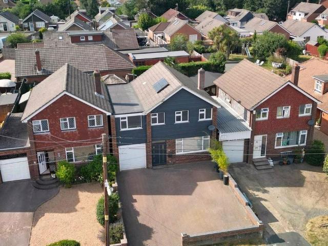 House for sale in Hedge End, Helford