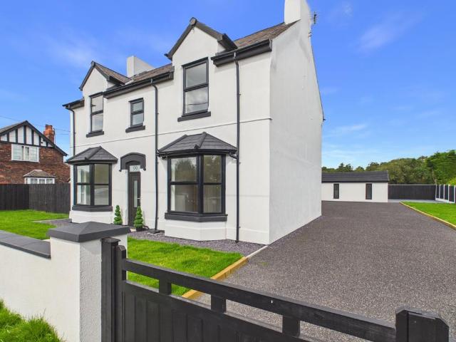 House for sale in Sutton Weaver, Cheshire