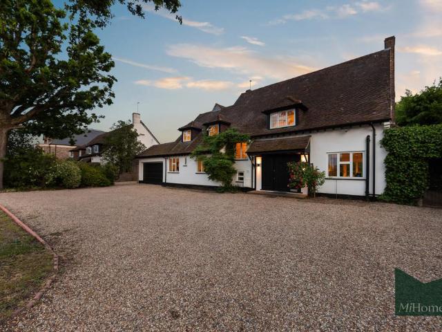 House for sale in Hadley Wood, Greater London