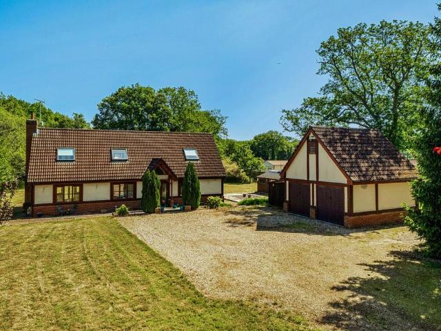 House for sale in Finchampstead