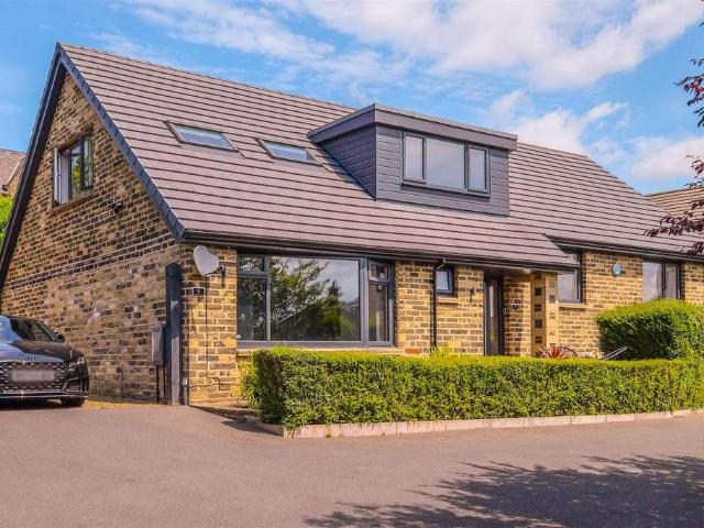 House for sale in Hipperholme, West Yorkshire