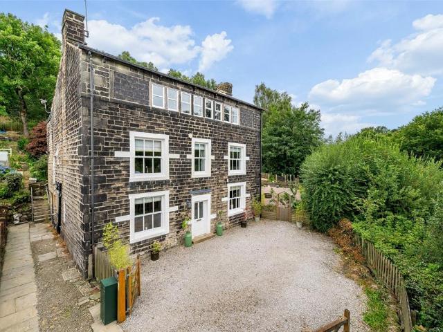 House for sale in Caldermoor, Burnedge