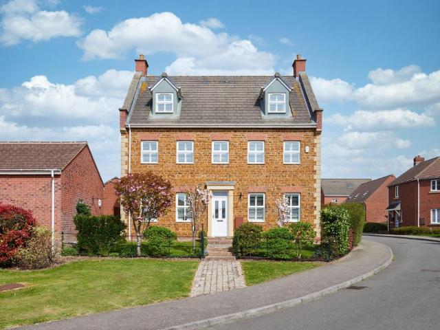 House for sale in Desborough