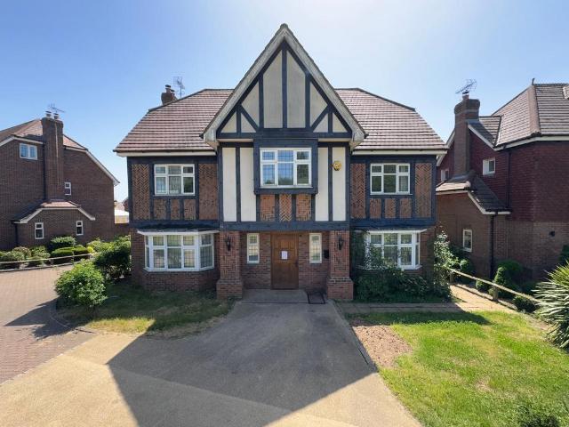 House for sale in Little Stanmore, Greater London