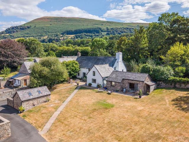 House for sale in Llanfoist Fawr, Govilon
